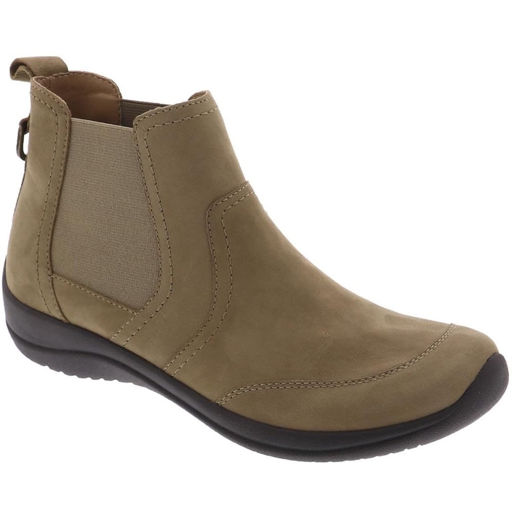 Earth Women's Faine Round Toe Casual Pull-On Flat Booties- Size 7.5 W
